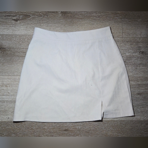 GAP White Ribbed Mini Skirt - Picture 2 of 2